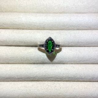 Srebreni filigranski prsten sa zelenim ovalnim cirkonom