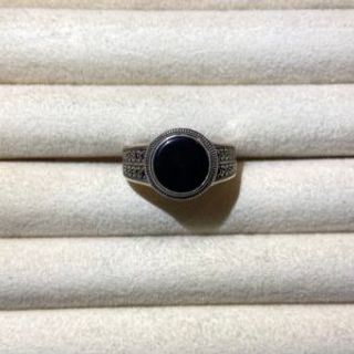 Muški prsten sa okruglom pločom