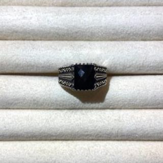 Muški prsten sa crnim cirkonom u obliku pravougaonika