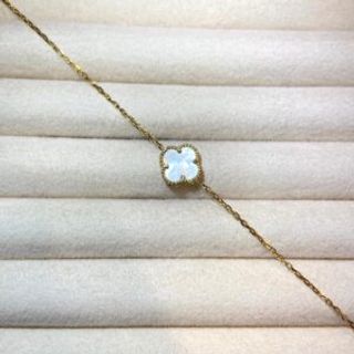 Pozlaćena narukvica u obliku djeteline sa sedef cirkonom