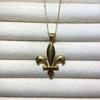 Pozlaćeni lančić sa motivom ljiljana 005