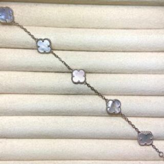 Srebrena narukvica u obliku djeteline sa pet većih sedef cirkona 006