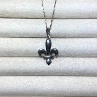Srebreni lančić sa motivom ljiljana 003