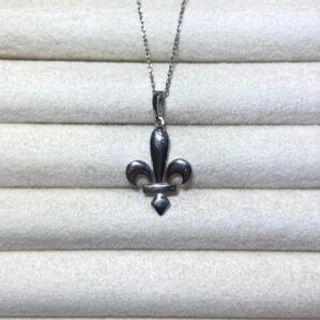 Srebreni lančić sa motivom ljiljana 003