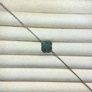 Srebrena narukvica u obliku djeteline veća sa zelenim cirkonom 003