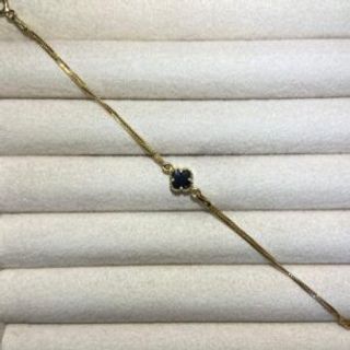 Pozlaćena dupla narukvica u obliku djeteline sa crnim cirkonom