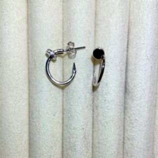 Srebrene naušnice ekser u obliku halki