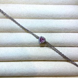 Srebrena narukvica u obliku srca sa rozim cirkonom