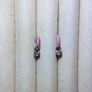 Srebrene naušnice male roze halke sa srebrenim privjeskom