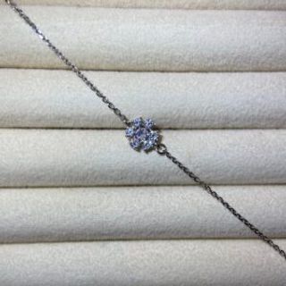 Srebrena narukvica u obliku kristalskog cvijeta