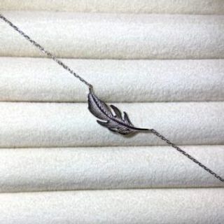 Srebrena narukvica u obliku pera