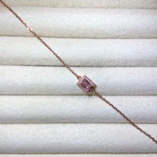 Rose gold narukvica u obliku pravougaonika sa rozim cirkonom