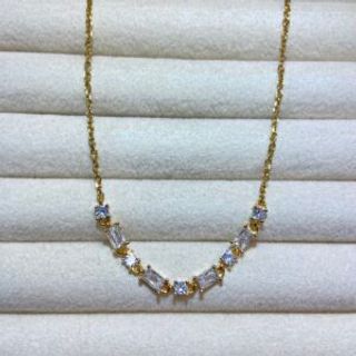 Pozlaćeni lančić sa vodoravnim prozirnim kristalima