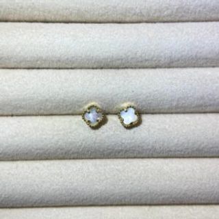 Pozlaćene naušnice u obliku djeteline sedef male 003