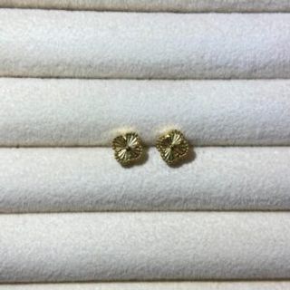 Pozlaćene naušnice u obliku djeteline