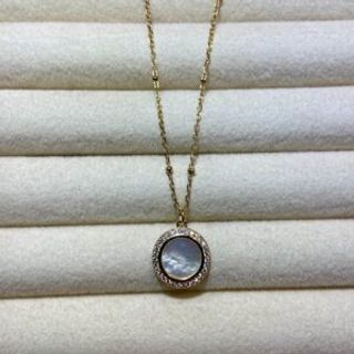 Pozlaćeni lančić sedef krug sa cirkonima