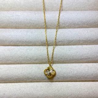 Pozlaćeni lančić djetelina manja sa linijama