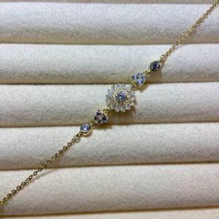 Pozlaćena narukvica cvijet i cirkoni