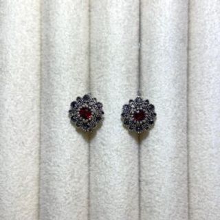 Srebrene markizit naušnice u obliku cvijeta sa crvenim cirkonom