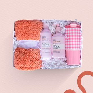 Burt's Bees Kindness Cozy Chic Bundle, 350ml