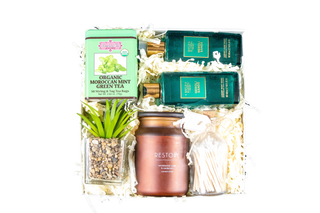 **BATH & BODY WORKS Tranquillity Treat Box**  
*Includes Scented Candle & Body Wash*  

- **Scent**: Sandalwood, Cedar & Cardamom  
- **Flavor**: Moroccan Mint Green Tea  
- **Content**: 2.64 oz