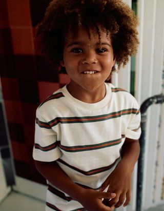T-shirt de algodão às riscas para menino