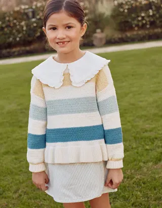 Camisola de malha com riscas e folhos para menina