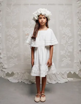 Vestido de algodão com mangas estilo capa e cinto para menina, branco