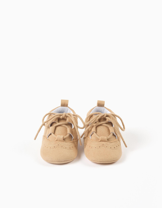Sapatos de camurcina com detalhe brogue para recém-nascido
