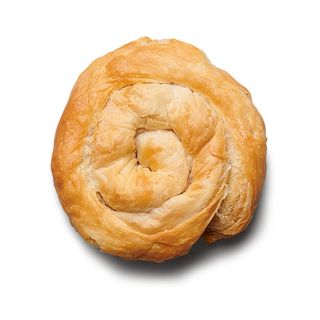 Селска вита баничка с локум и орехи 120г