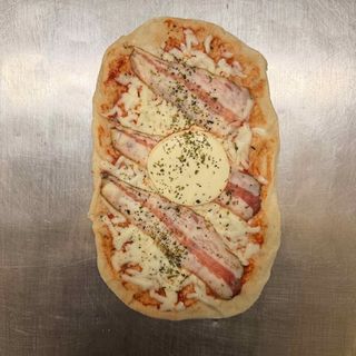 Pizza De Guanciale Y Tomino