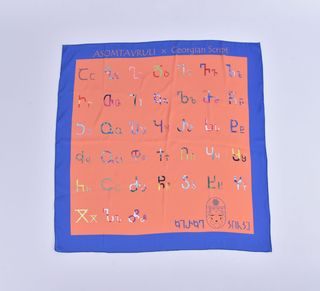 აბრეშუმის შარფი - ასომთავრული ანბანი