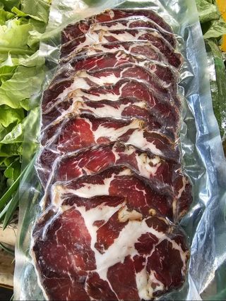 Ceafa porc semiafumata 250 g