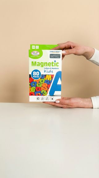 Set litere și cifre magnetice
