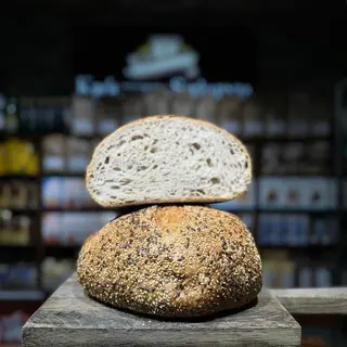 MIŃSKA38 CHLEB PSZENNO-ORKISZOWY Z ZIARNAMI