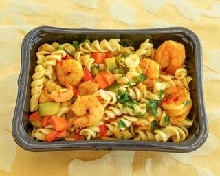 Massa com Camarão e Legumes