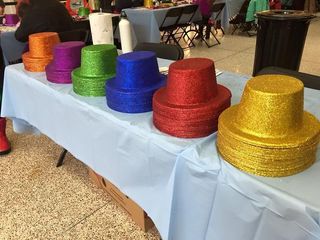 Chapeaux de fête pailletés multicolores