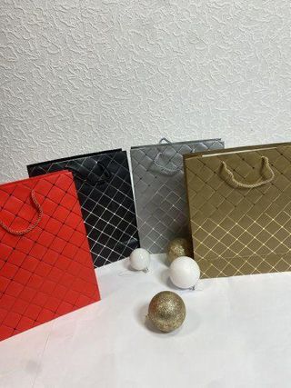 Sacs cadeaux élégants avec motif quadrillé