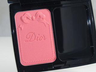 DIOR ROUGE DIOR NUMERO 537 CORAIL MAKING-OF CORAL REVIEW