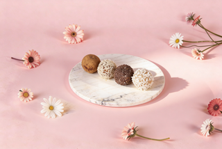 Set de mini prăjituri Raw: Truffle, Raffaello, Chia, Smochine, 100g