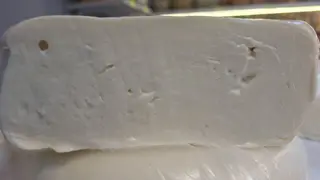 სულგუნი (საშუალო მარილით)