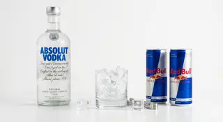Vodka + 2 energy drink + ghiaccio