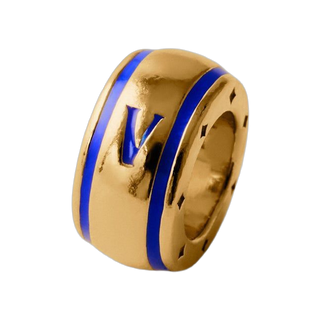 Charm con inicial V de plata 925 bañada en oro amarillo de 18K y esmalte azul con forma circular