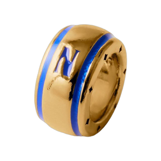 Charm con inicial N de plata 925 bañada en oro amarillo de 18K y esmalte azul con forma circular