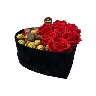 Boîte cœur roses rouges et chocolats