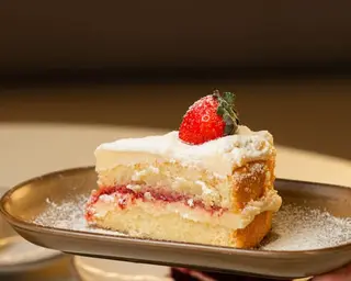 Bolo de Leite Nido com Morango(Fatia)