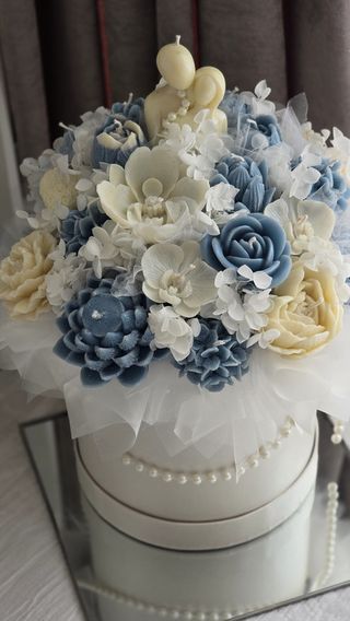 Buchet cu orhidei albastre