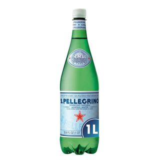 Agua mineral natural con gas San Pellegrino 1 l