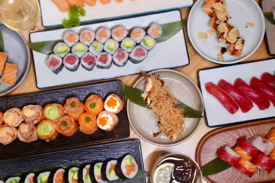 Más Que Sushi Viladomat