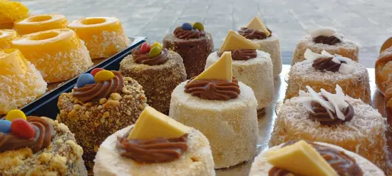 Salgadinhos e docinhos d'avó